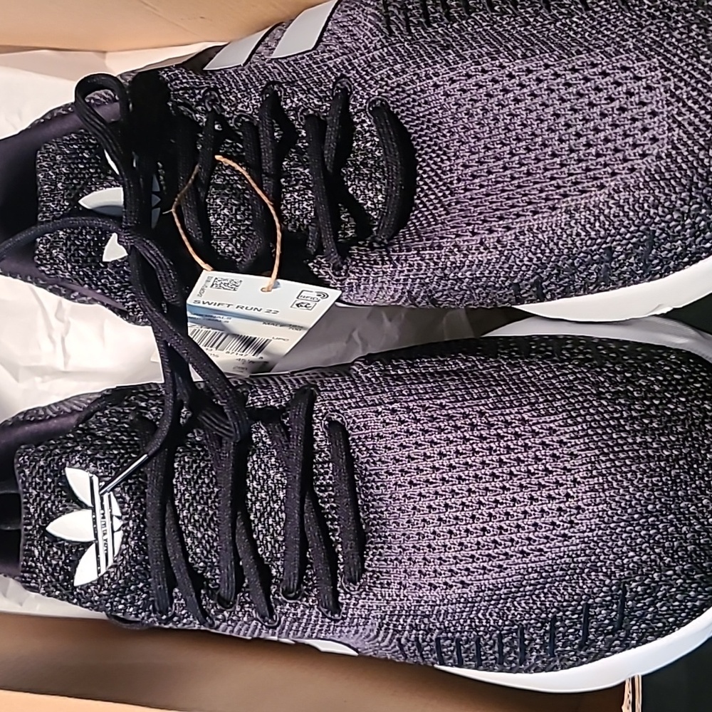 Adidas Swift Run 22  Size 11